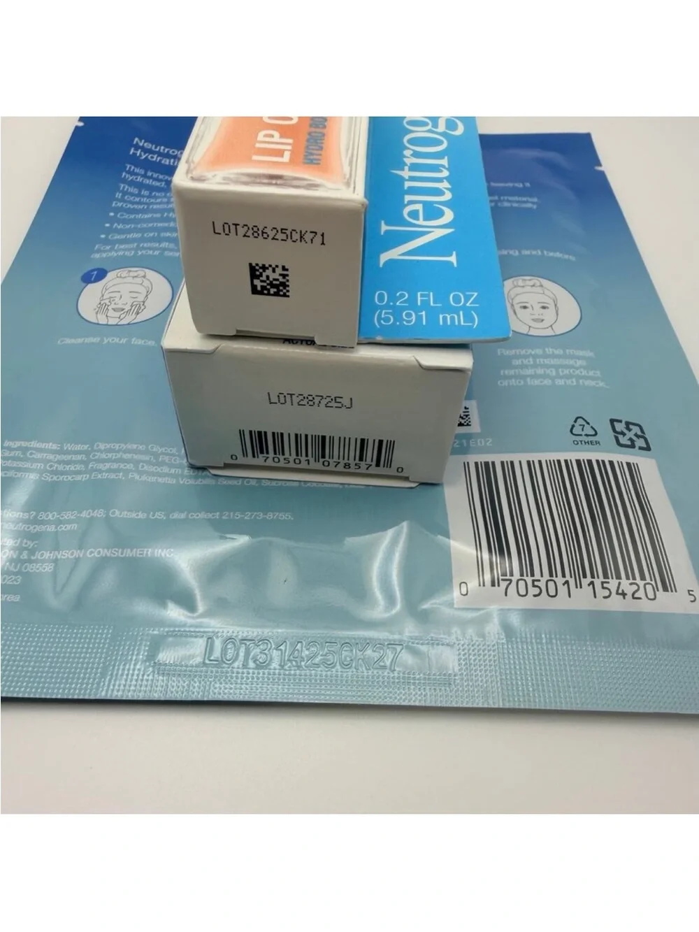 Neutrogena Hydro Boost Beauty Bundle Lip Oil Mask & Accessories